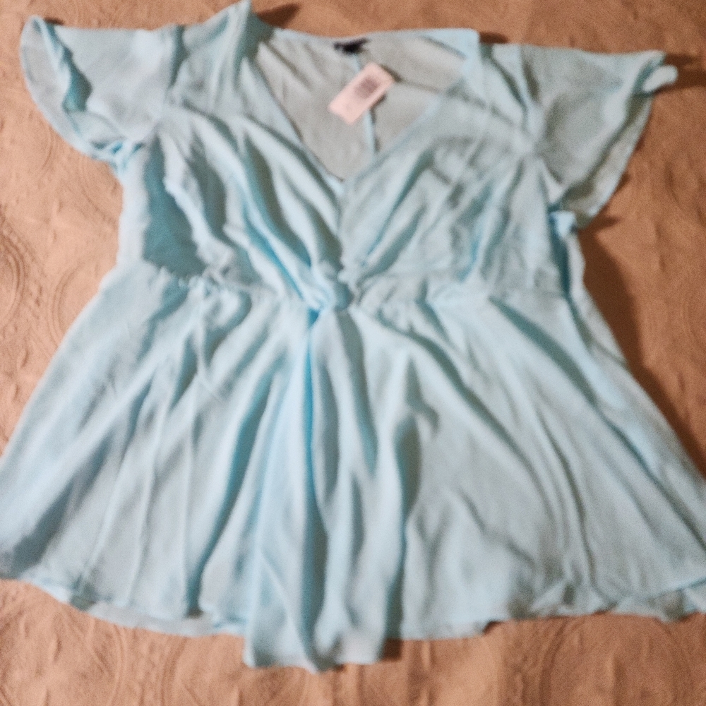 Flutter Sleeve Top NWT (S4)